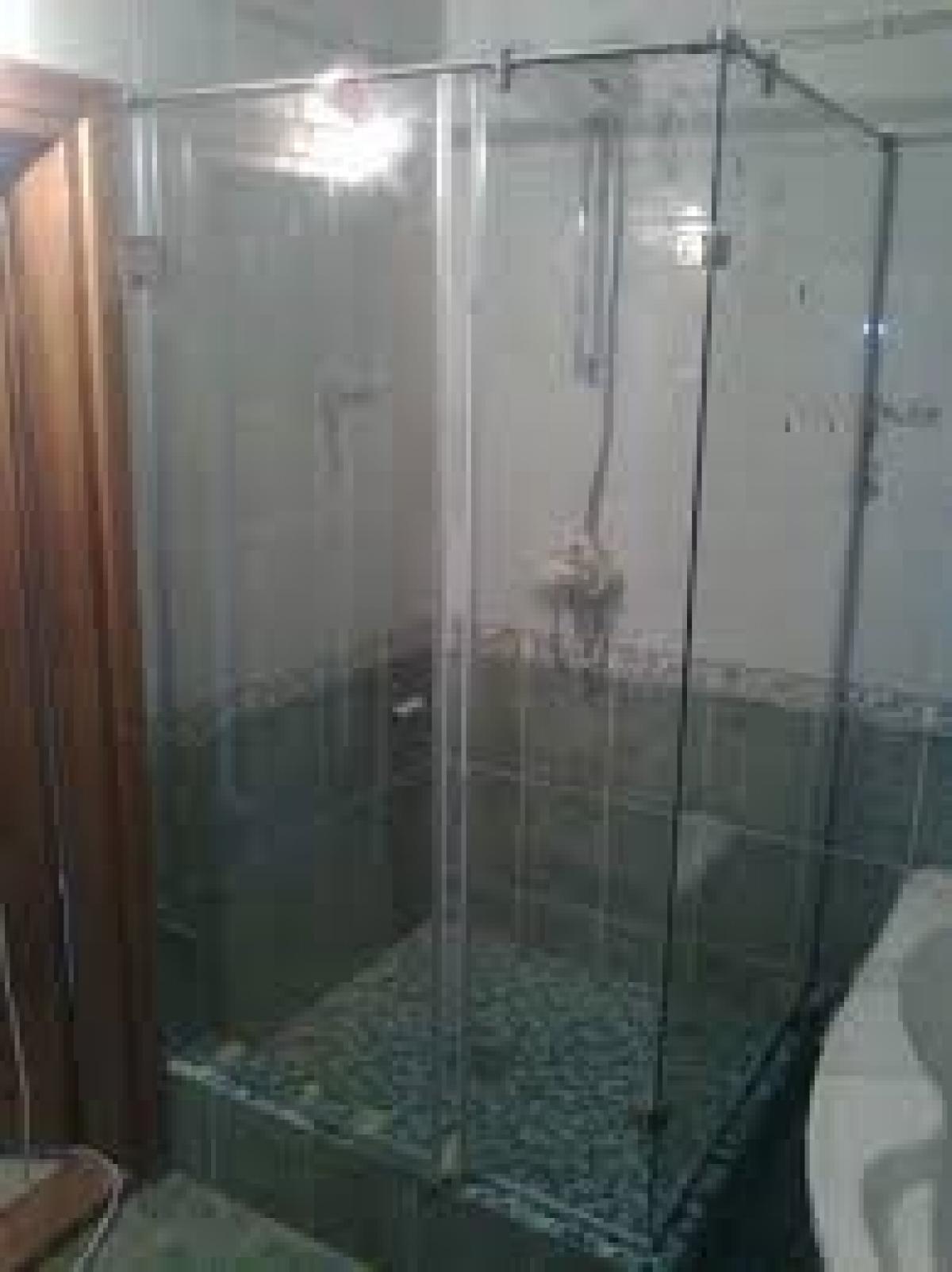 Glass showers